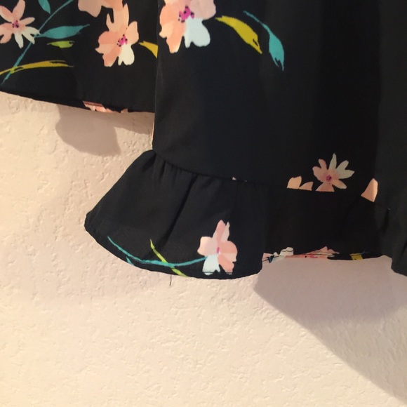 Floral Print V Neck Romper - Picture 9 of 10